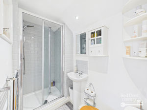 Ensuite- click for photo gallery